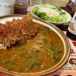 ＣｏＣｏ壱番屋 - 手仕込み豚ヒレカツカレー3辛(ルー増し) ほうれん草トッピング  サラダ