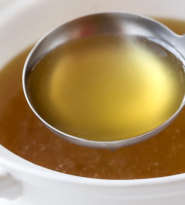 Chicken Broth | thecozyapron.com