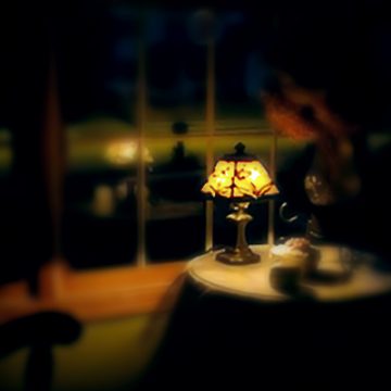 Lamp on table at night | thecozyapron.com