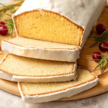 Eggnog Pound Cake | thecozyapron.com