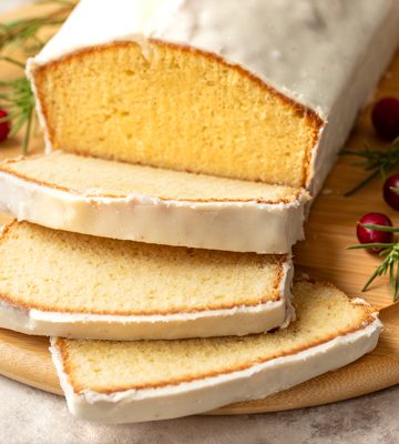 Eggnog Pound Cake | thecozyapron.com