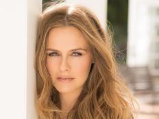 Alicia Silverstone to Star in Acorn TV Murder Mystery Irish Blood