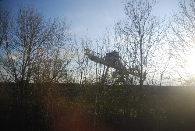 File:Crane, Tilbury Docks - geograph.org.uk - 3919903.jpg