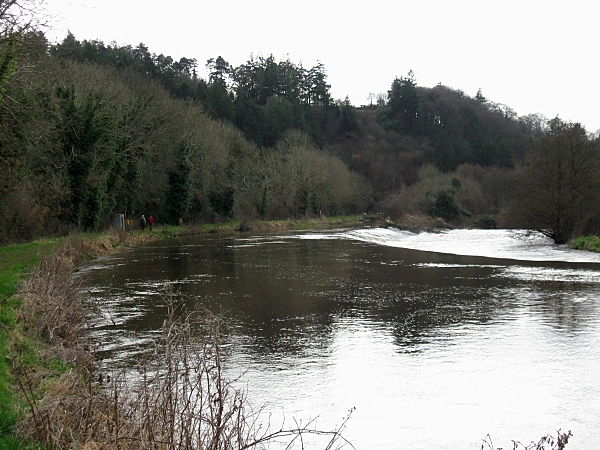 File:Weir and Towpath - geograph.org.uk - 1201132.jpg