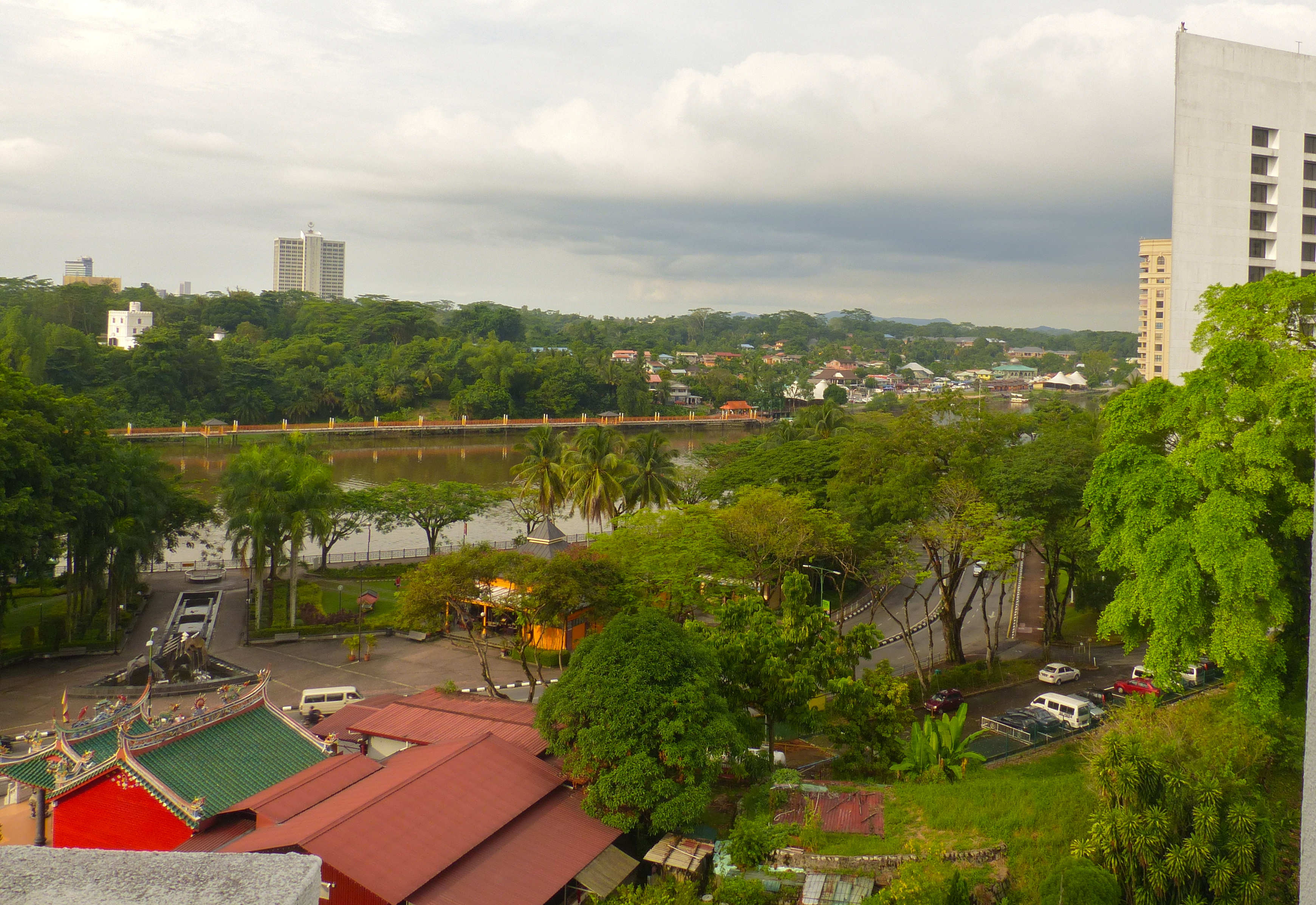 Kuching Waterfront (15811151426).jpg