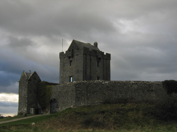 File:Dunguaire Castle.jpg