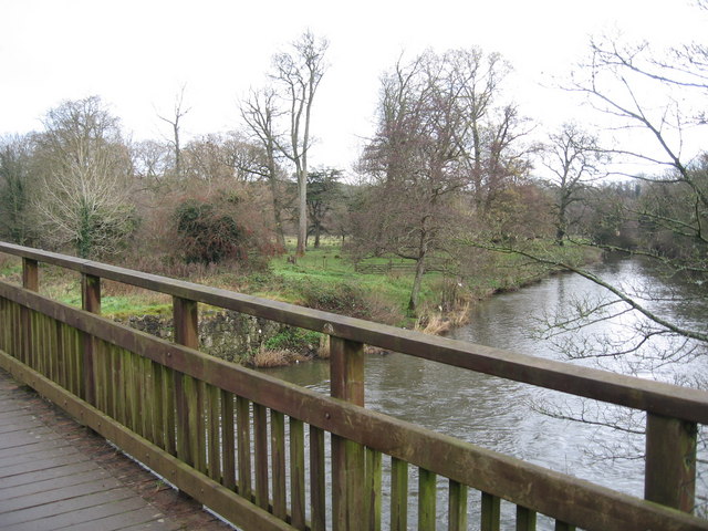 File:Footbridge on River Lagan - geograph.org.uk - 1087662.jpg