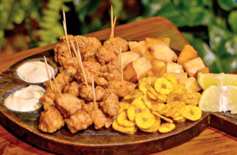 File:Chicharrón de cola de lagarto.jpg