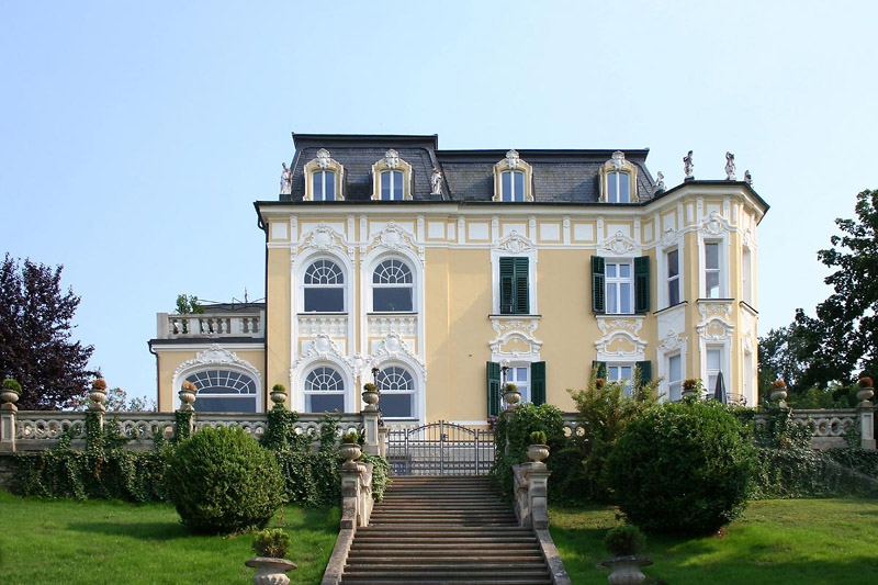 File:Woerthersee Architektur Villa-Helene1890 Velden.jpg