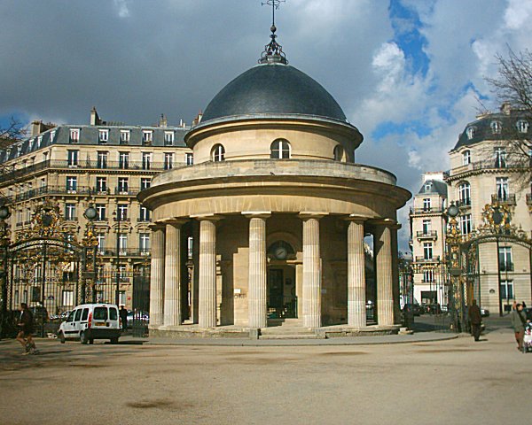 File:Parc Monceau - La Rotonde 02-03-06.jpg