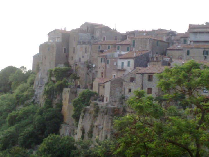 File:Centro storico di Farnese.jpg