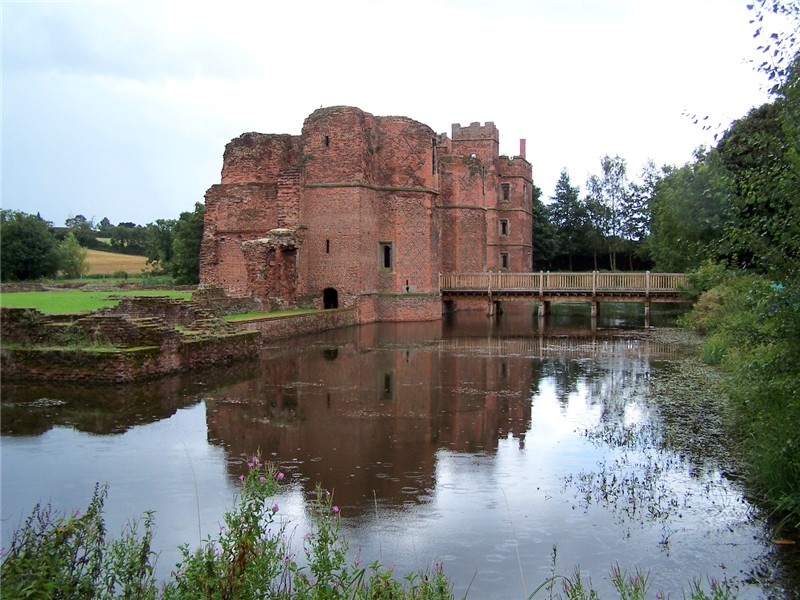 File:Kirby Muxloe castle.jpg