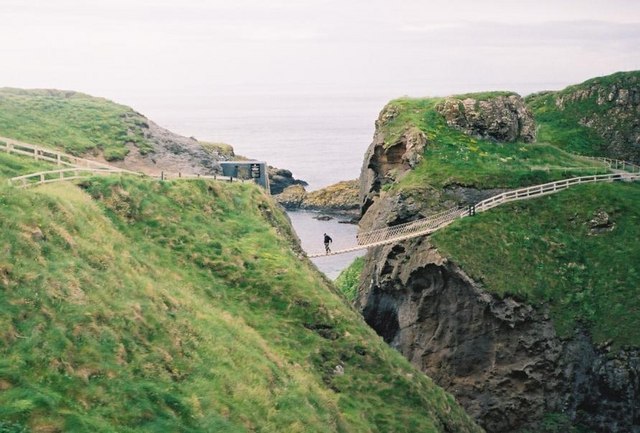 File:Carrick-a-rede Rope Bridge - geograph.org.uk - 405310.jpg