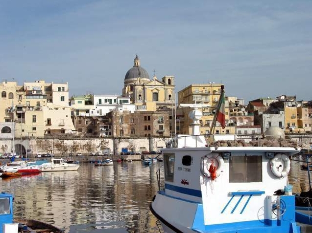 File:Torre Annunziata - view from the port.jpg