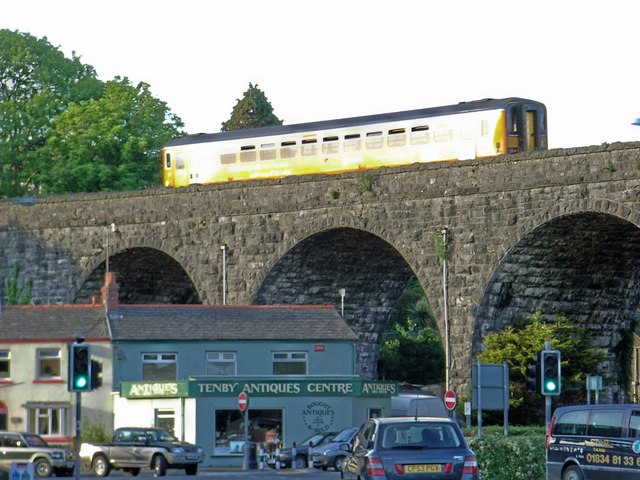 File:Viaduct at Tenby - geograph.org.uk - 479143.jpg