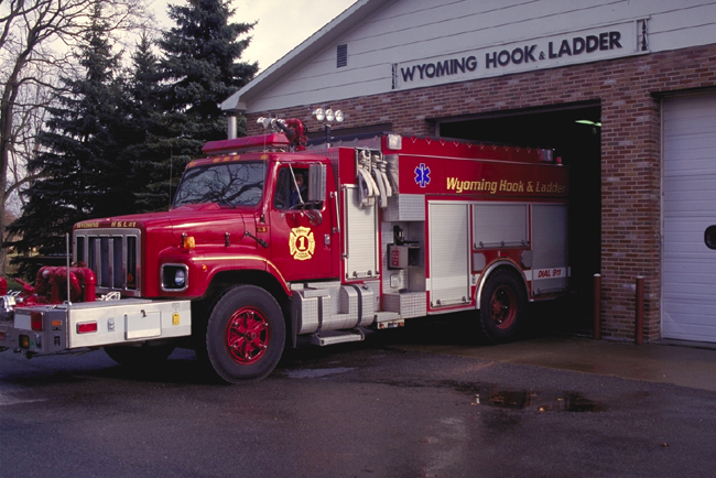 File:USA-Fire-Engine-Wyoming-Hook-And-Ladder.jpg