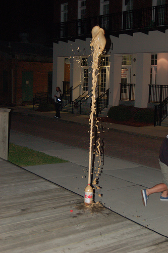 File:Mentos-Diet Coke-Geyser.jpg