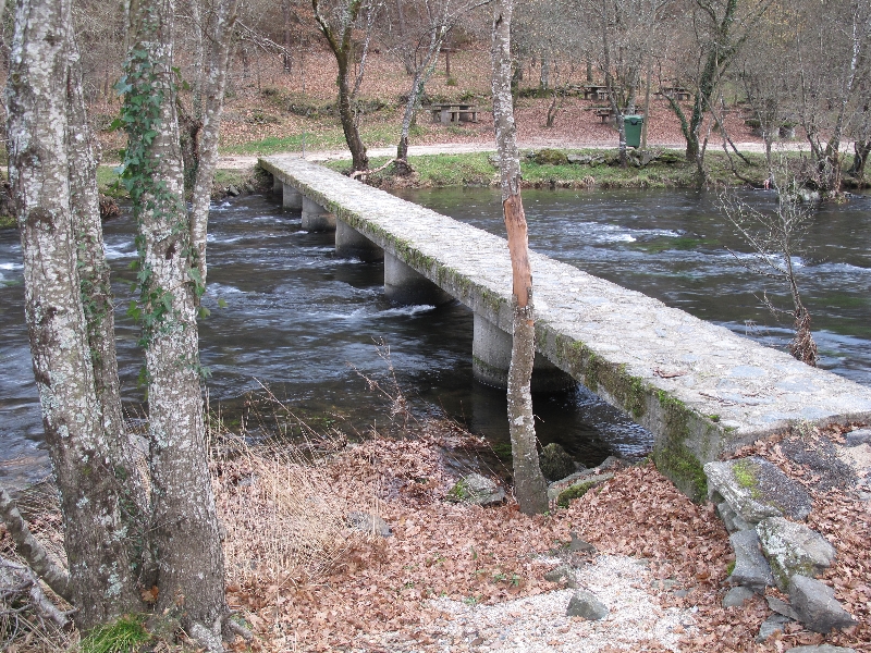 File:Vila de Cruces. Río Arnego 3.jpg