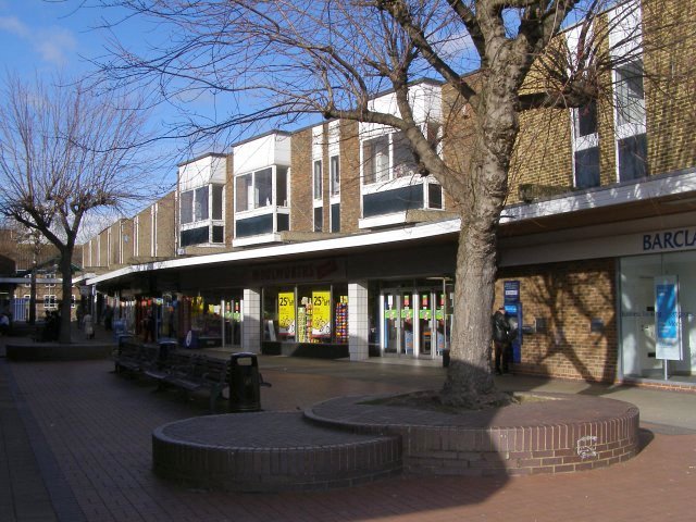 File:Totton Shopping Centre - geograph.org.uk - 344919.jpg