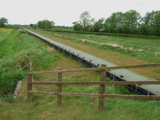 File:Ground conveyor - geograph.org.uk - 433027.jpg