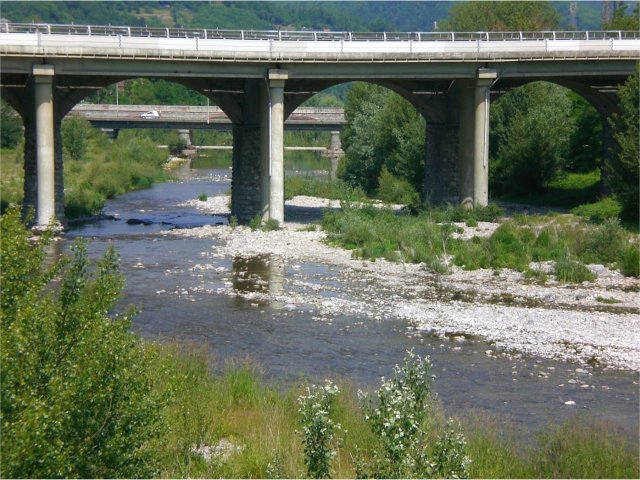 File:Busalla - viadotto Scrivia autostrada A7 - 02.jpg