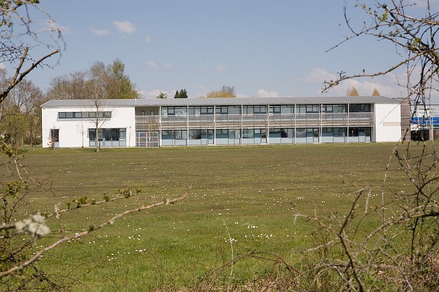 File:Part of Swanmore Technology college - geograph.org.uk - 768358.jpg