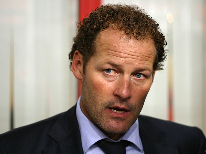 File:Danny Blind looking up.jpg