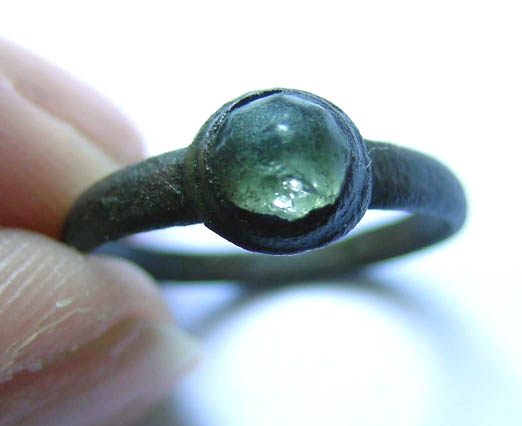 File:Post Medieval finger ring with setting (FindID 140653).jpg