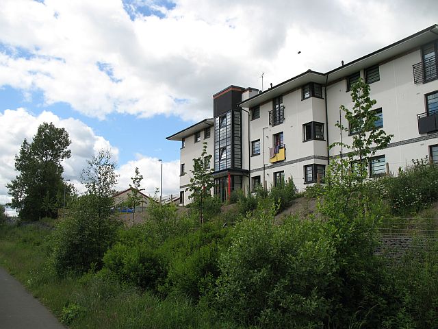 File:New flats - geograph.org.uk - 844782.jpg