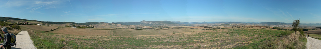 El Camino panorama between Cizur Major & Zariquiegui.jpg