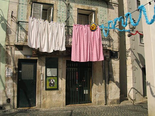 File:Alfama Lisboa 1.JPG