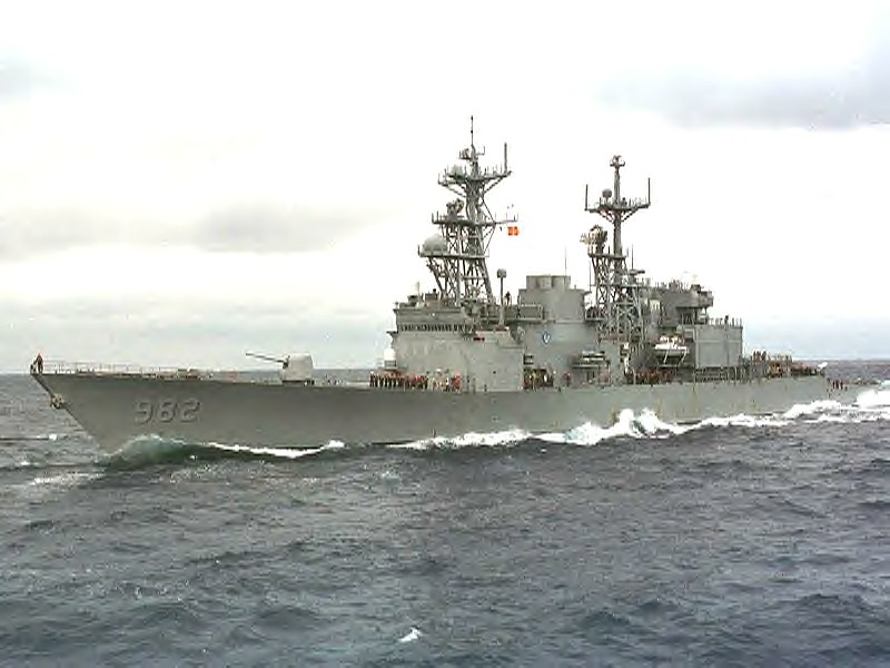 File:USS Nicholson;0598203.jpg