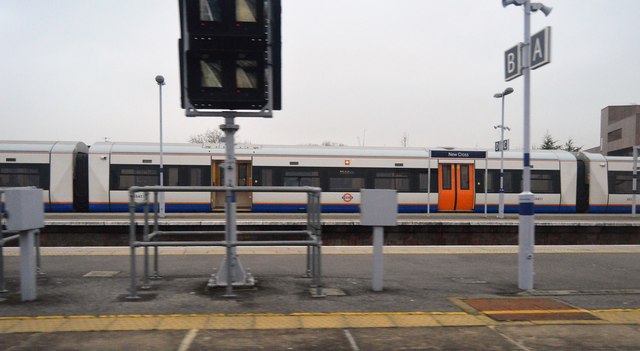 File:New Cross Station - geograph.org.uk - 5377048.jpg