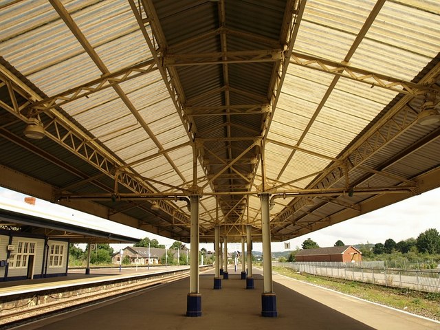 File:Newton Abbot station - geograph.org.uk - 905302.jpg