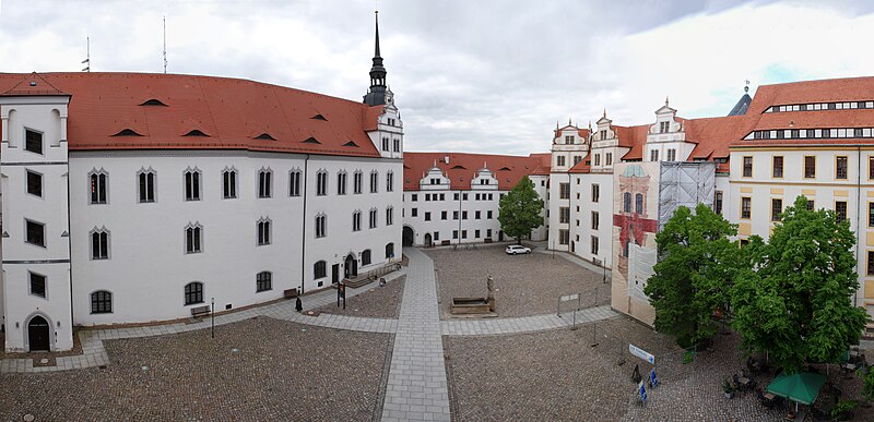 File:Torgau Castle courtyard panorama (6873800477).jpg