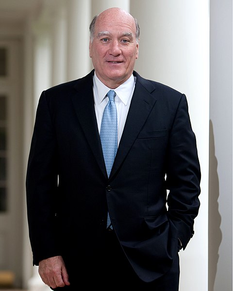 File:William M. Daley official portrait.jpg