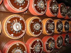 Bombe-wh.700px.jpg