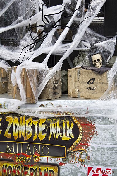 File:ZombieWalk 0045 (21897962378).jpg