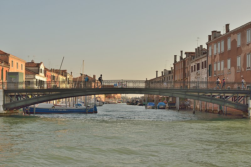 File:Giudecca Ponte longo a Venezia.jpg