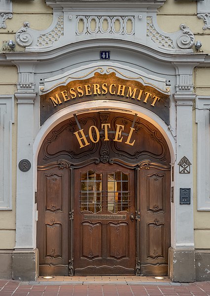 File:Bamberg Messerschmitt Tür P1134037.jpg