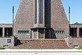 Deutsch: Das Neue Krematorium auf dem Friedhof Ohlsdorf in Hamburg-Ohlsdorf: Eingang Fritz-Schumacher-Halle This is a photograph of an architectural monument. It is on the list of cultural monuments of Hamburg, no. 29622.