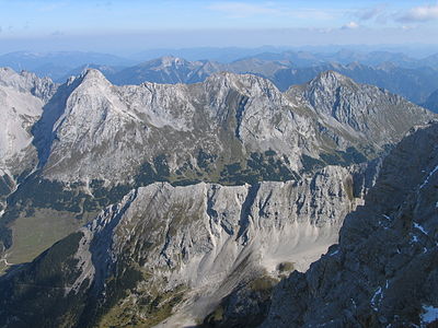 Schlauchkar mit Hochalmkreuz und Grat unterhalb der Birkkarspitze, dahinter Grabenkarspitze, , Kuhkopf