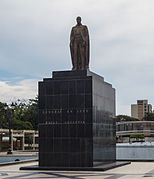 Escultura General Rafael Urdaneta.jpg