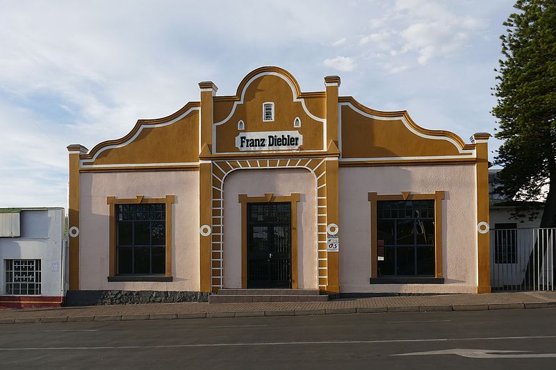 File:Windhoek-Magasin d'ameublement.jpg