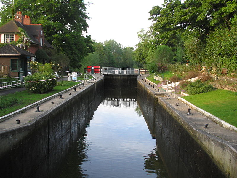 File:2008-05 Sonning Lock.JPG