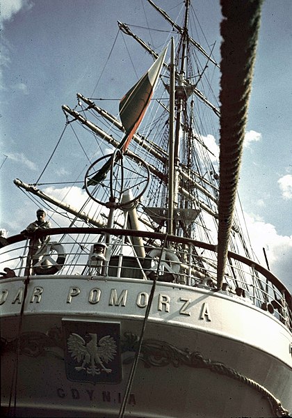 File:Dar Pomorza Gdynia Sztokholm 1938.jpg