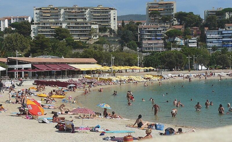 File:Plages du Mourillon a Toulon.jpg