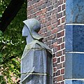 Deutsch: Terrakottaplastik von Ludwig Kunstmann am Siedlungsbau Haynstraße 29 in Hamburg-Eppendorf. This is a photograph of an architectural monument. It is on the list of cultural monuments of Hamburg, no. 20457.