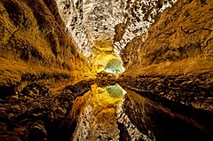 Üçüncü yer: Cueva de los Verdes, Canary Islands, Spain. Reflection on water. (POTD) Luc Viatour (Lviatour)