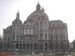 train station ('Antwerpen-Centraal')